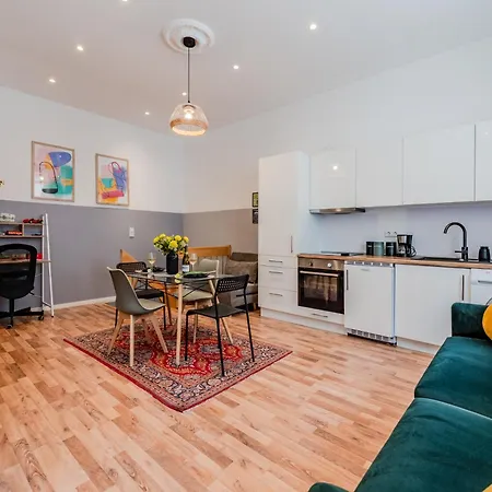 Spacious, 3 Flat With Gym & Play Area * Berlin