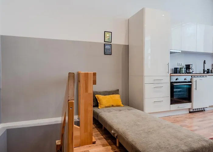 Daire Spacious, 3 Flat With Gym & Play Area Berlin