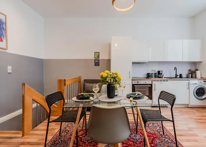 Spacious, 3 Flat With Gym & Play Area * Berlin