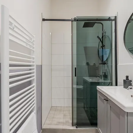 Apartment Spacious, 3 Flat With Gym & Play Area *