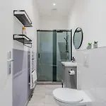 Mit Fitness- Und Spielbereich