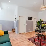 Mit Fitness- Und Spielbereich