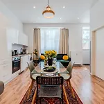 Mit Fitness- Und Spielbereich *