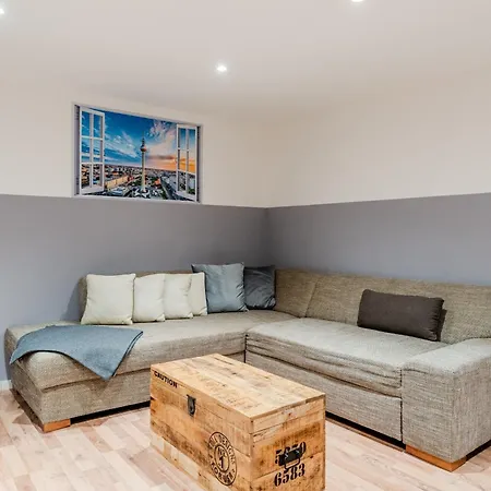 Spacious, 3 Flat With Gym & Play Area Berlín