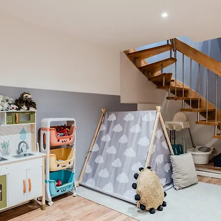 Apartment Spacious, 3 Flat With Gym & Play Area *