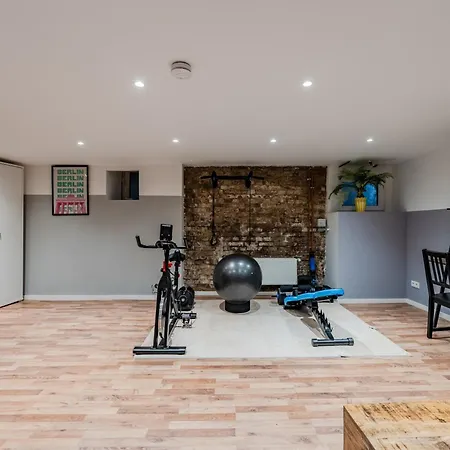 Spacious, 3 Flat With Gym & Play Area Berlín
