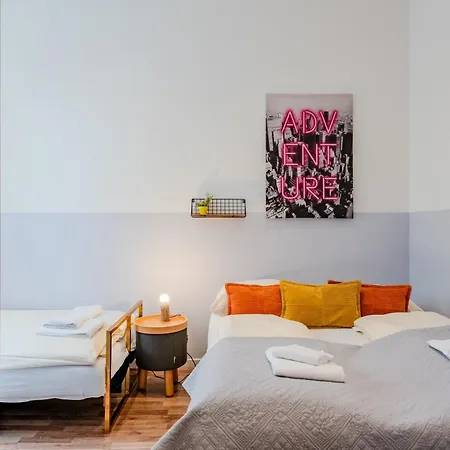 Spacious, 3 Flat With Gym & Play Area Berlín