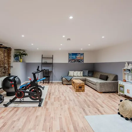 Apartment Spacious, 3 Flat With Gym & Play Area *
