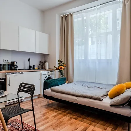 דירה Spacious, 3 Flat With Gym & Play Area ברלין