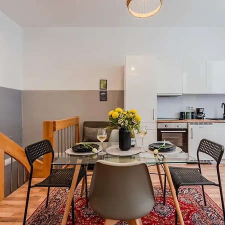 Spacious, 3 Flat With Gym & Play Area * Berlín