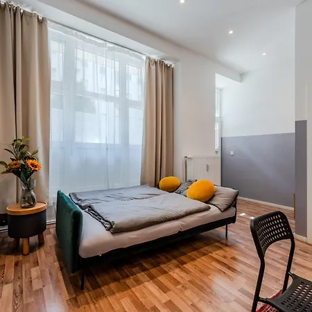 Spacious, 3 Flat With Gym & Play Area דירה