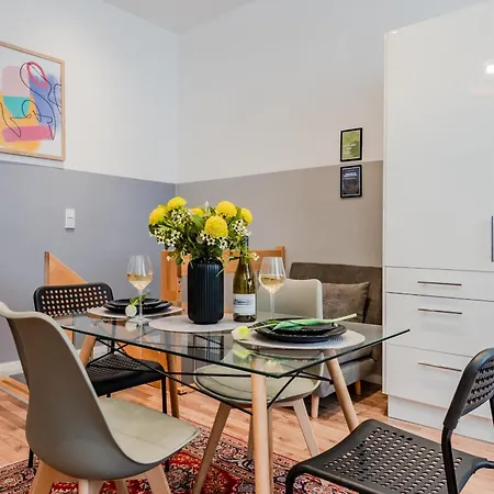 Spacious, 3 Flat With Gym & Play Area Berlín