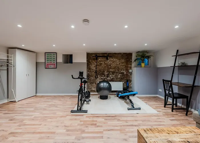 Spacious, 3 Flat With Gym & Play Area Berlin