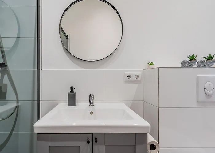 Spacious, 3 Flat With Gym & Play Area Berlin