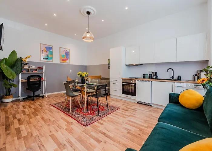 Spacious, 3 Flat With Gym & Play Area * Berlin